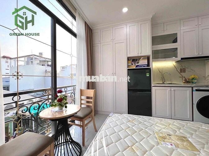 Căn hộ full nội thất cửa sổ lớn máy giặt riêng gần CV Gia Định
