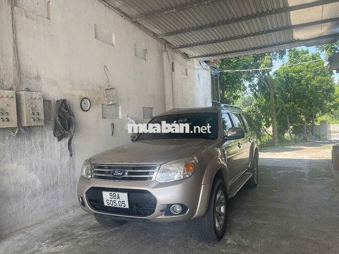Ford Everest 2013 2.5L 4x2 MT - 160000 km
