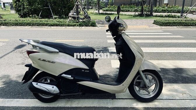 Xe tay ga LEAD cốp rộng màu kem giá thương lượng