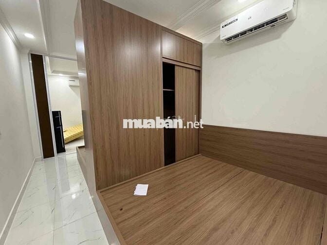Nhà 6 tầng thang máy phố Giáp Bát .Dòng tiền 35tr/th full nội thất