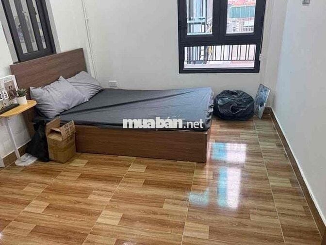 Nhà 6 tầng thang máy phố Giáp Bát .Dòng tiền 35tr/th full nội thất