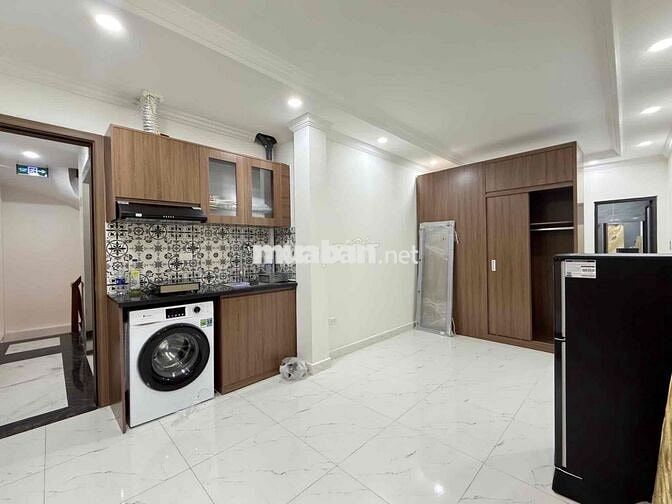 Nhà 6 tầng thang máy phố Giáp Bát .Dòng tiền 35tr/th full nội thất