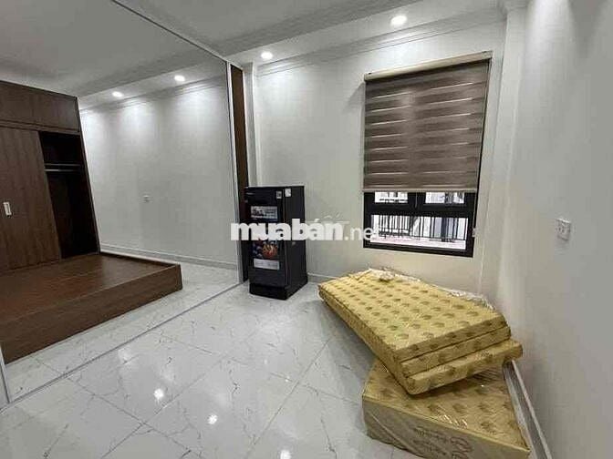 Nhà 6 tầng thang máy phố Giáp Bát .Dòng tiền 35tr/th full nội thất