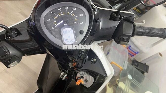 Xe Janus trắng hơn Ngọc Trinh