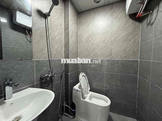 Nhà 6 tầng thang máy phố Giáp Bát .Dòng tiền 35tr/th full nội thất