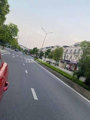 Bán gấp Shophouse 4,5 tầng đối diện công viên Vinhomes Ocean Park, 