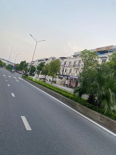 Bán gấp Shophouse 4,5 tầng đối diện công viên Vinhomes Ocean Park, 