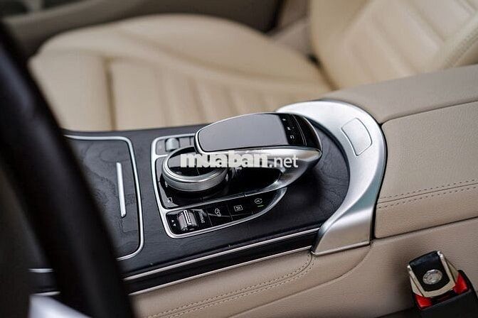 Mercedes Glc300 Sản xuất 2017