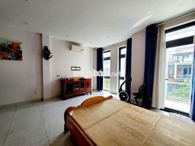 Văn phòng 30m2 có ban công, xuất VAT, thời gian tự do, hầm xe. Giá 7tr