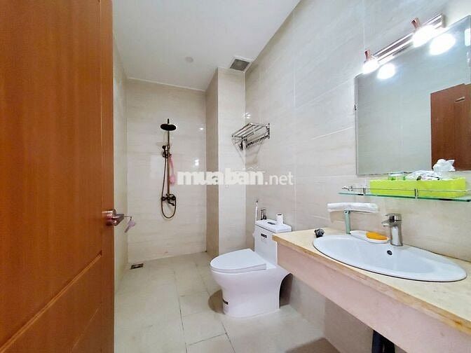 Văn phòng 30m2 có ban công, xuất VAT, thời gian tự do, hầm xe. Giá 7tr