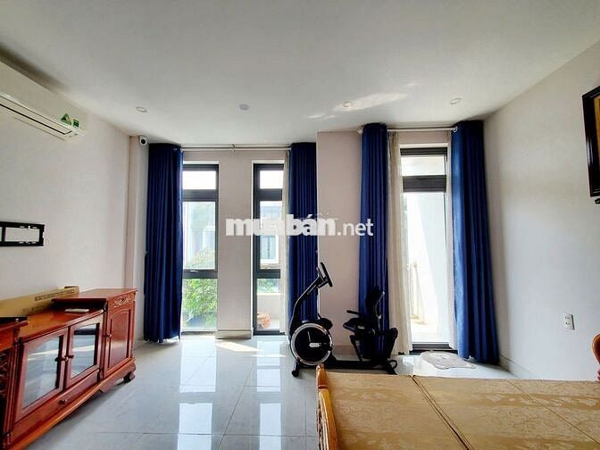Văn phòng 30m2 có ban công, xuất VAT, thời gian tự do, hầm xe. Giá 7tr