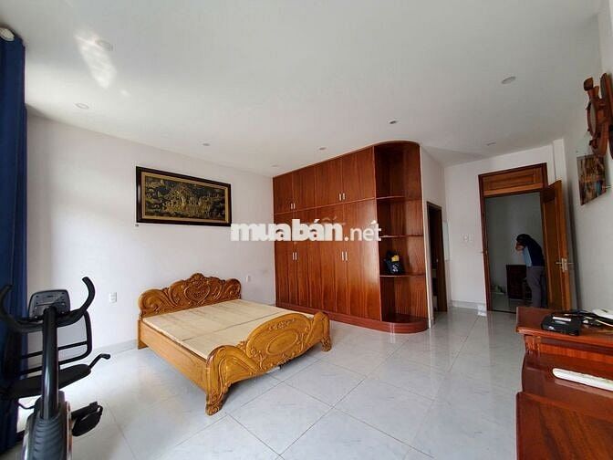 Văn phòng 30m2 có ban công, xuất VAT, thời gian tự do, hầm xe. Giá 7tr