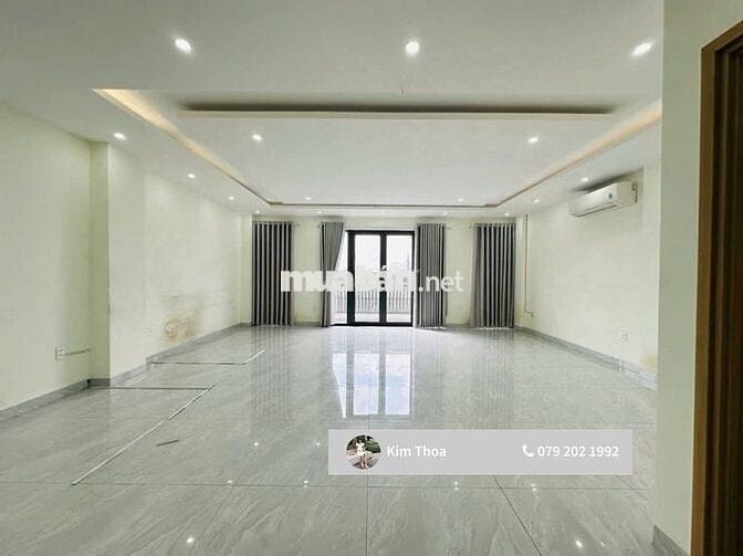 Văn phòng 85m2 ngăn 2 phòng, gần bãi xe, có máy lạnh, hầm xe. 13,5 tr