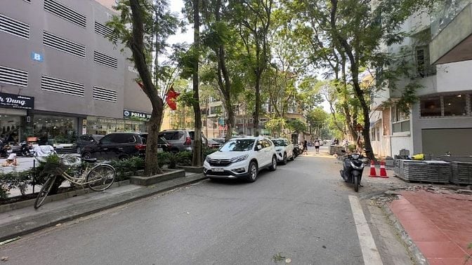Cho thuê nhà KĐT Định Công; 55m2 x 4,5 tầng đường 13,5m vỉa hè 3m