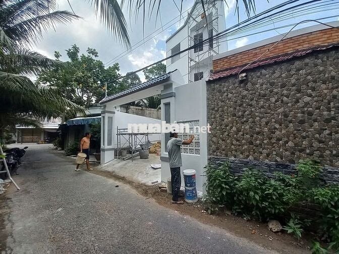 Nhà mặt tiền nhựa 1 trệt 2 lầu Thạnh Hoà, 3 phòng ngủ