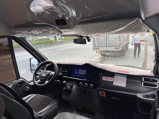 Ford Transit 2023 - 75000 km. Trả trước 200 Triệu
