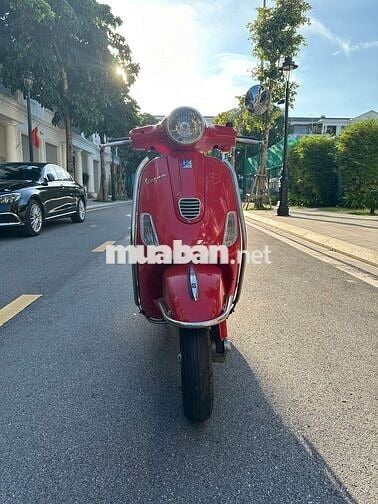 Vespa Zin, năm 2012, đỏ.