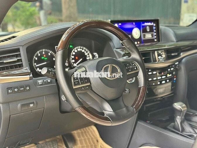 Lexus LX 2***0 km