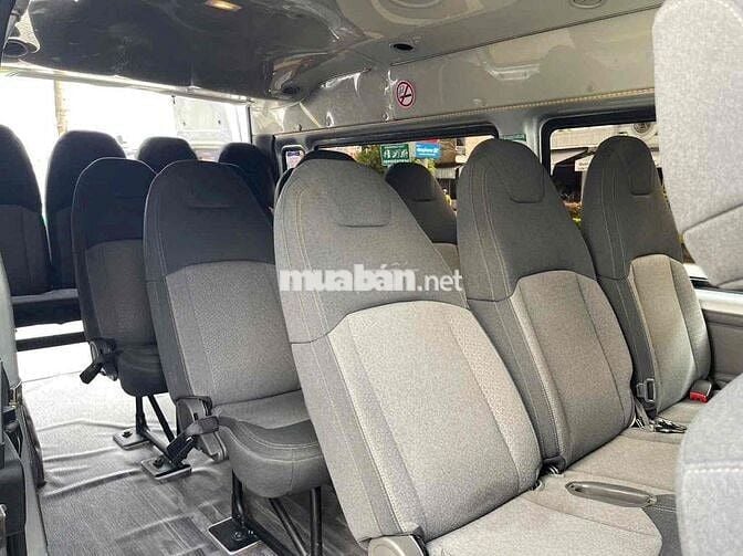 Ford Transit 2023 - 75000 km. Trả trước 200 Triệu