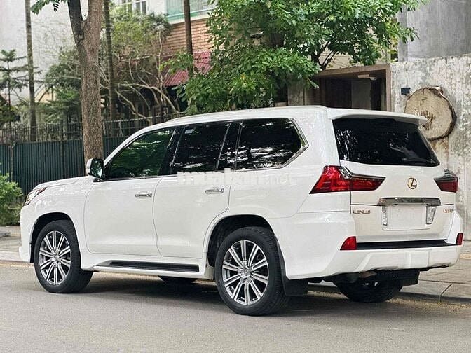 Lexus LX 2***0 km