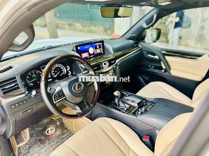 Lexus LX 2***0 km