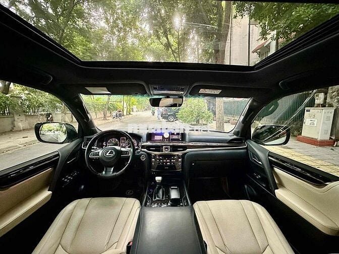 Lexus LX 2***0 km