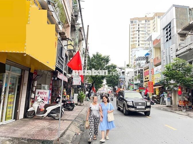 Mặt Tiền Ngay Chợ Phạm Văn Hai.