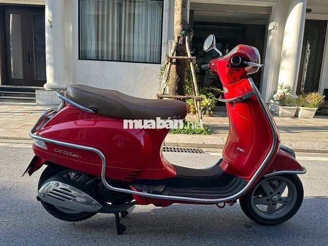 Vespa Zin, năm 2012, đỏ.