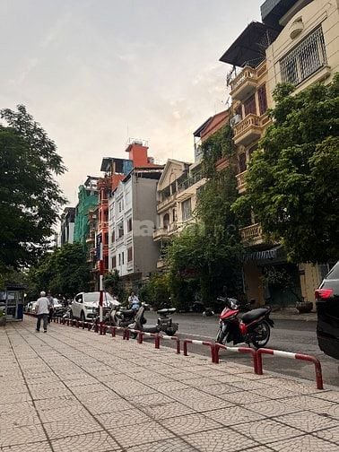 Bán nhà cạnh Vườn hoa Thái Hà, 7 tầng, 2 thoáng, ở sướng, đẹp, ĐN