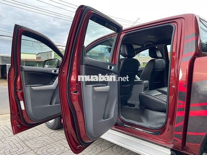 Mazda BT 50 2015 2.2L 4x4 MT - gầm máy chất