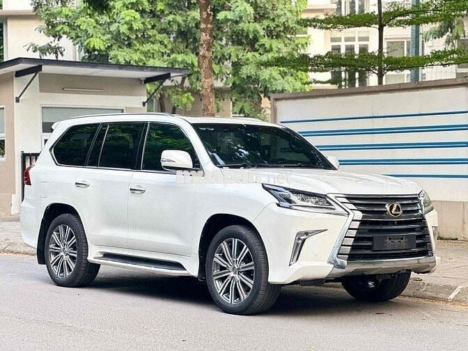 Lexus LX 2***0 km