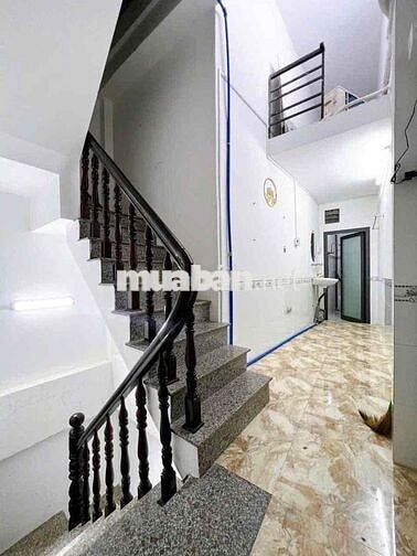 Mặt tiền Hùng Vương kế cầu Nhị Kiều
