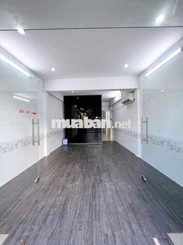 Mặt tiền Hùng Vương kế cầu Nhị Kiều