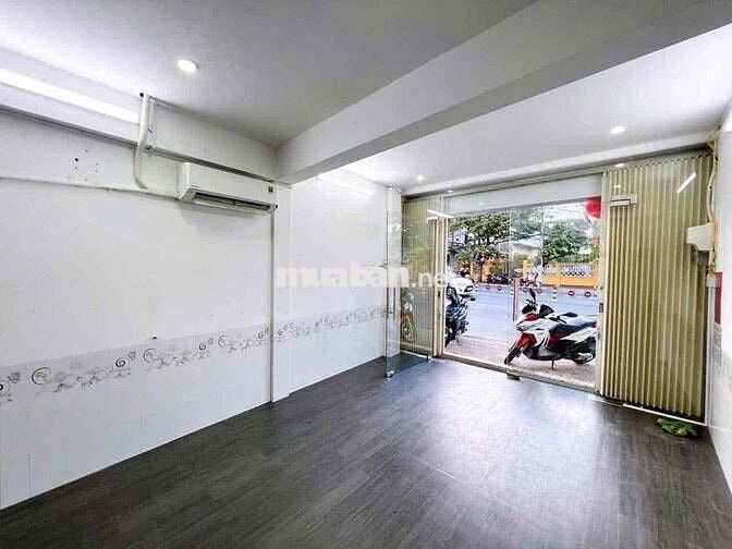 Mặt tiền Hùng Vương kế cầu Nhị Kiều