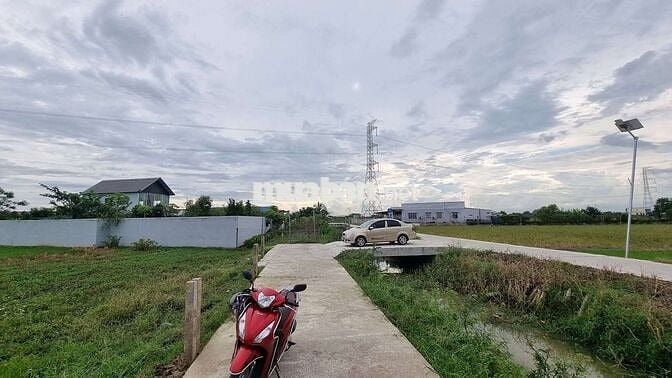 116mv THỔ ,ĐƯỜNG ÔTÔ TRƯỚC ĐẤT , NGAY CHỢ LẠC TẤN ,TÂN TRỤ