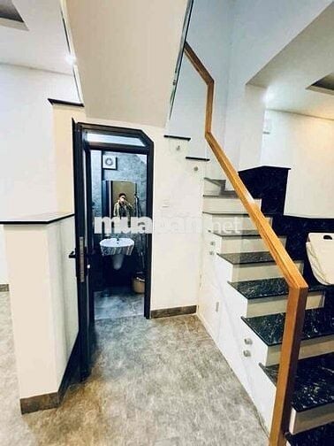 BÁN NHÀ 3 TẦNG TẠI TÔN THẤT THUYÊT F15 Q4 - 135m2