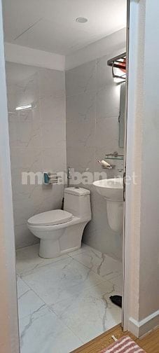 Cho thuê nhà riêng 2 tầng, phố Ông Ích Khiêm, quận Ba Đình