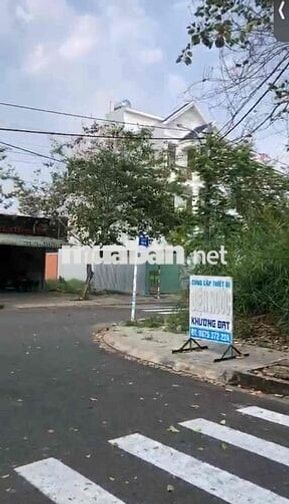 cần bán nền 5x18m ngay sát chợ Xuyên Á, đối diện công viên