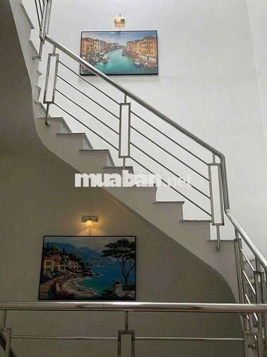 Cho thuê mặt nhà phòng đẹp ngõ 9 Cao Thắng, cách ngã 3 cứu hoả 500m