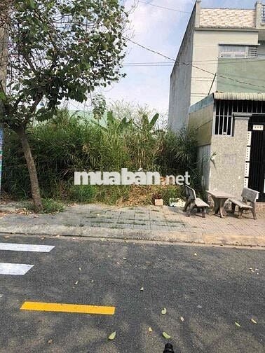 cần bán nền 5x18m ngay sát chợ Xuyên Á, đối diện công viên