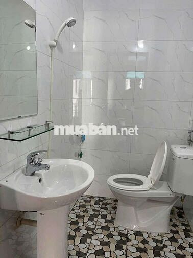 Cho thuê mặt nhà phòng đẹp ngõ 9 Cao Thắng, cách ngã 3 cứu hoả 500m