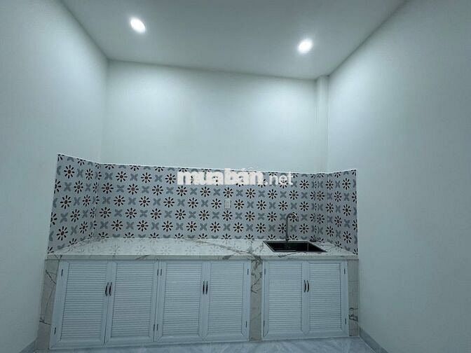 Nhà mặt tiền 45,5m2, 3 phòng ngủ, đường Lạc Long Quân, Tp. Nha Trang