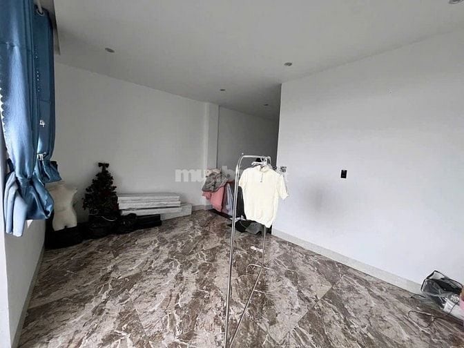 SIÊU PHẨM NHÀ 4 TẦNG THI SÁCH, KHU SÂN BAY – NHÀ MỚI NỘI THẤT CAO CẤP