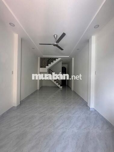 Nhà mặt tiền 45,5m2, 3 phòng ngủ, đường Lạc Long Quân, Tp. Nha Trang