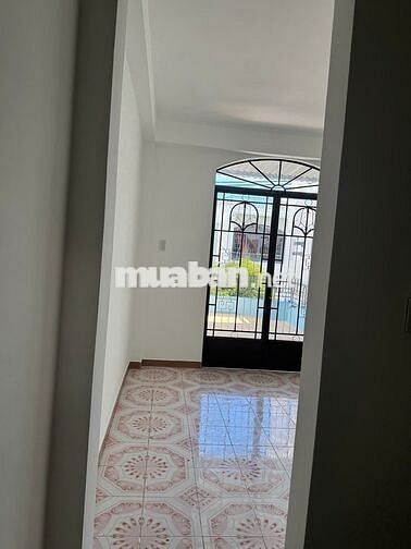 Nhà mặt tiền 45,5m2, 3 phòng ngủ, đường Lạc Long Quân, Tp. Nha Trang