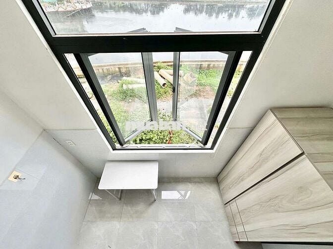 PHÒNG TRỌ GÁC CAO 1M7 SẴN NỘI THẤT CƠ BẢN NGAY SÁT TRỤC PHẠM VĂN ĐỒNG