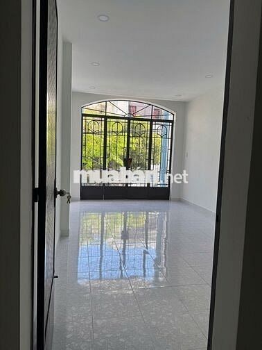 Nhà mặt tiền 45,5m2, 3 phòng ngủ, đường Lạc Long Quân, Tp. Nha Trang