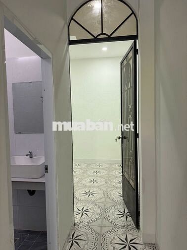 Nhà mặt tiền 45,5m2, 3 phòng ngủ, đường Lạc Long Quân, Tp. Nha Trang