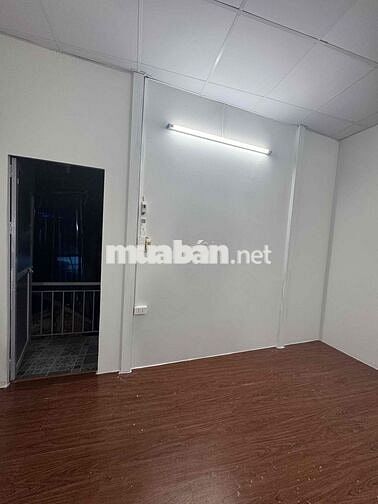 Cho thuê trọ ngay mặt phố Hoàng Văn Thái riêng biệt 4.5tr