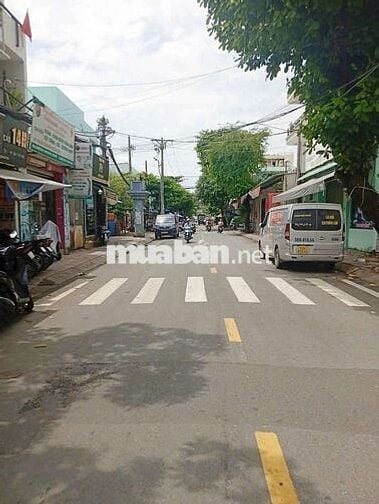 Nhà cho thuê Mặt Tiền Phạm Vấn. Quận Tân Phú. Dtsd 220m2
